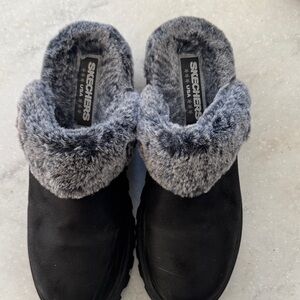Skechers Black Clogs with Gray Faux Fur